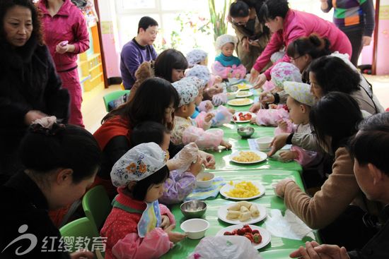 丹东小红星艺术幼儿园三八节亲子活动