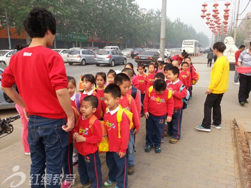 北京红缨直营园百旺园大班幼儿参观农大附小