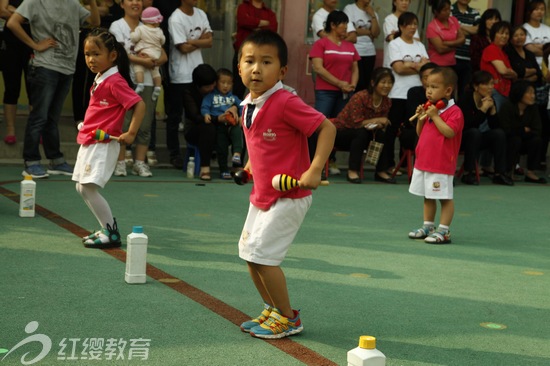 山西运城东镇红缨贝贝幼儿园举办六一亲子运动会