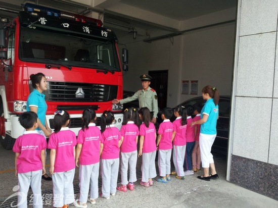 辽宁营口红缨鸿程书香苑幼儿园参观消防大队