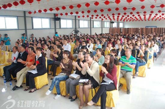 山西汾西红缨阳光双语幼儿园召开家长见面会