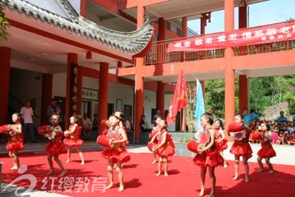 四川广元红缨春馨幼儿园端午节开展敬老院慰问活动