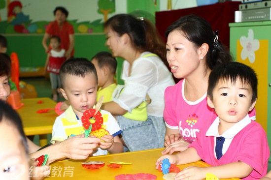 湖北荆州红缨新加坡国际幼儿园开展新生来园体验活动