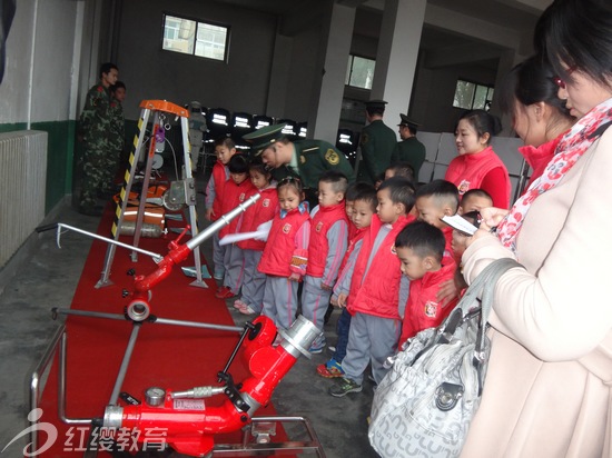 陕西华县红缨苗苗幼儿园开展消防演习活动