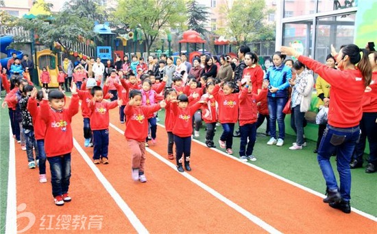 山东日照红缨腾飞幼儿园举办阳光体育亲子运动