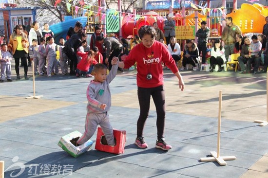 河北任丘红缨金月亮幼儿园举办第五届冬季亲子运动会