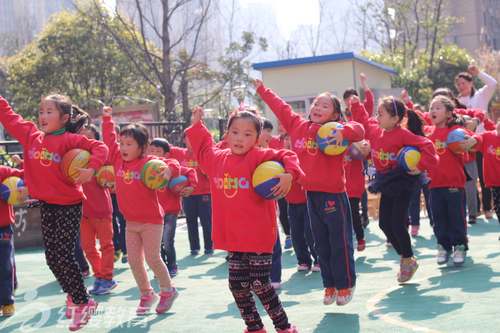安徽合肥红缨时代幼儿园举办阳光体育早操比赛