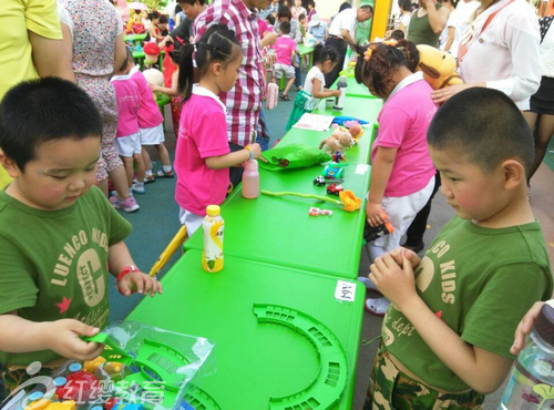 山东德州齐河红缨红太阳幼儿园举办庆六一跳蚤市场活动