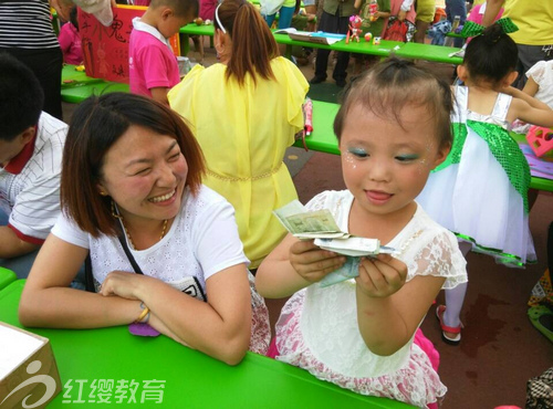 山东德州齐河红缨红太阳幼儿园举办庆六一跳蚤市场活动