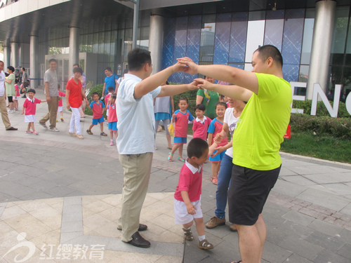 山东济宁红缨煤化幼儿园举办庆六一游学活动