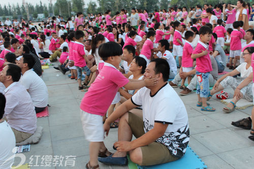 河南安阳红缨冠华幼儿园举行父亲节主题活动